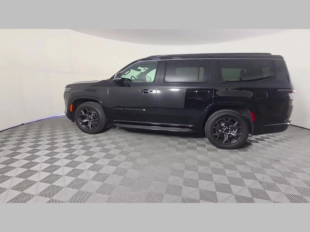 New 2026 High Gloss Black Exterior Paint Jeep Limited Altitude image 34