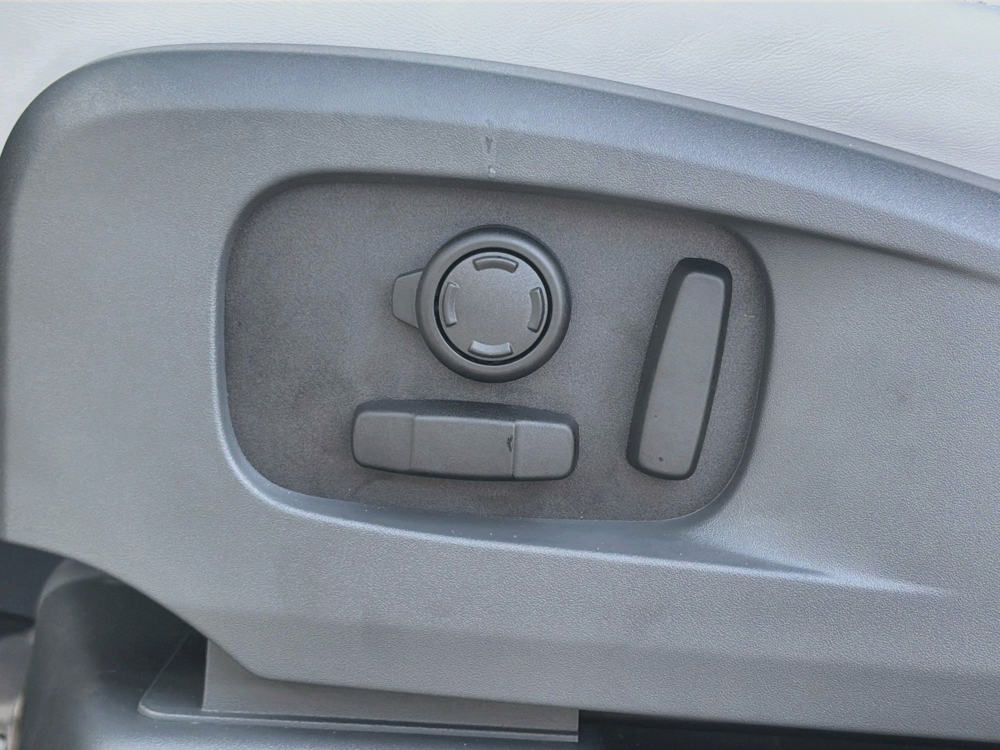 New 2026 Borasco Grey Land Rover X-Dynamic SE image 25