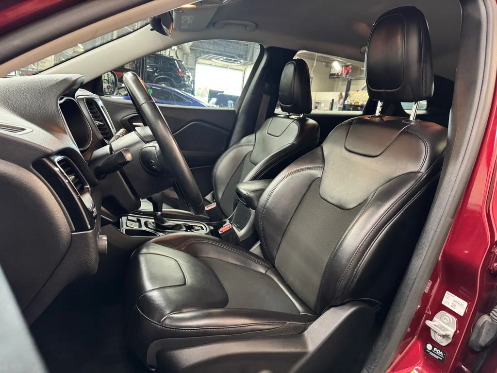 Used 2021 Red Jeep Altitude image 17