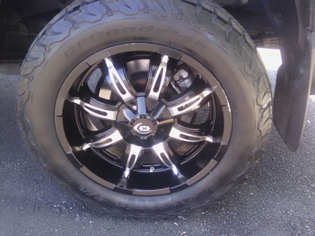 Used 2020 Gray Toyota SR5 image 6