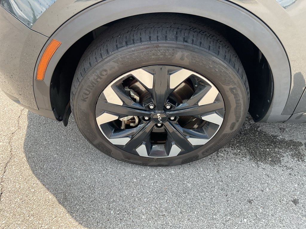 Certified Used 2024 Gravity Gray Kia X-Line image 5