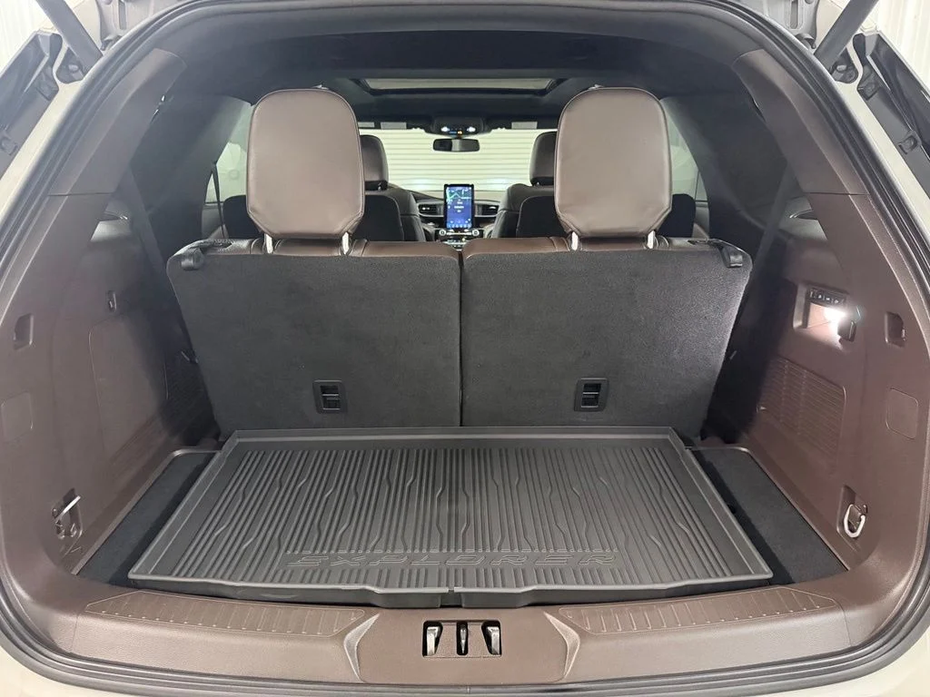 Used 2023 White Metallic Ford King Ranch image 36