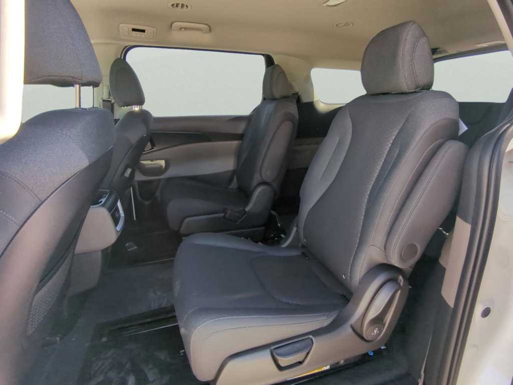 New 2026 Snow White Pearl Kia LX image 15