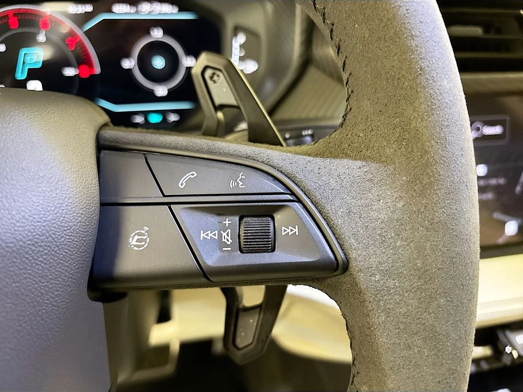 New 2025  Lamborghini SE image 28