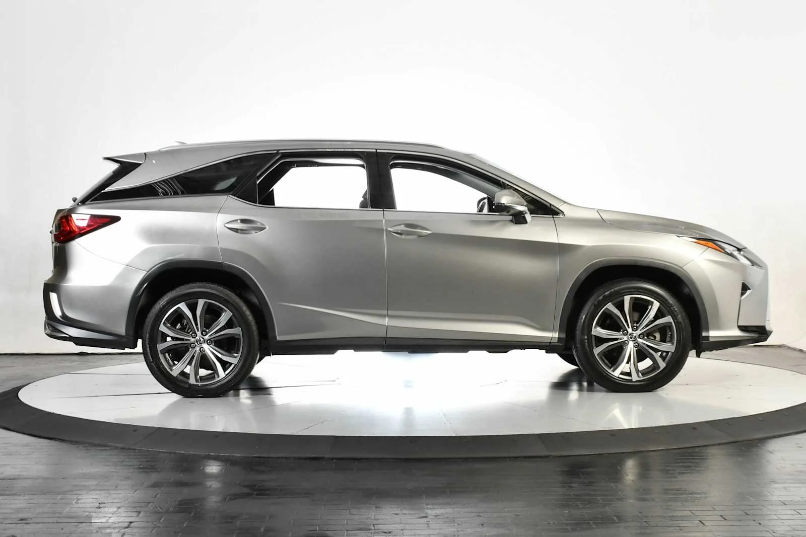 Used 2019 Atomic Silver Lexus Premium image 8