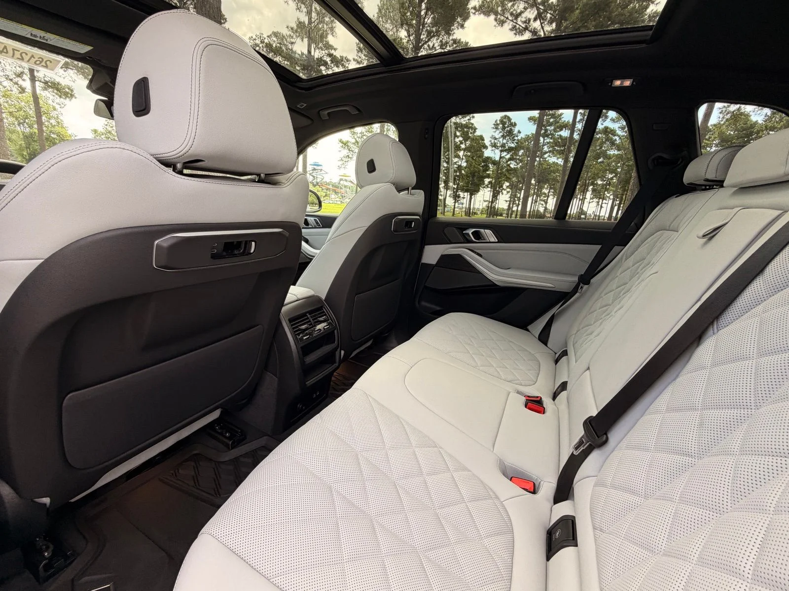 New 2026 Mineral White Metallic BMW xDrive40i image 15