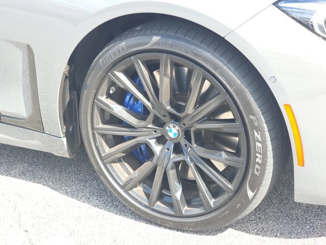 Used 2022 Gray BMW 750i xDrive image 9
