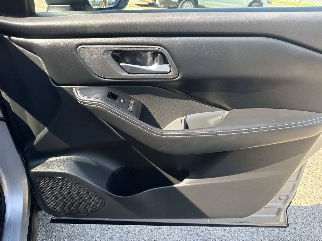 Used 2025 Silver Nissan SV image 28