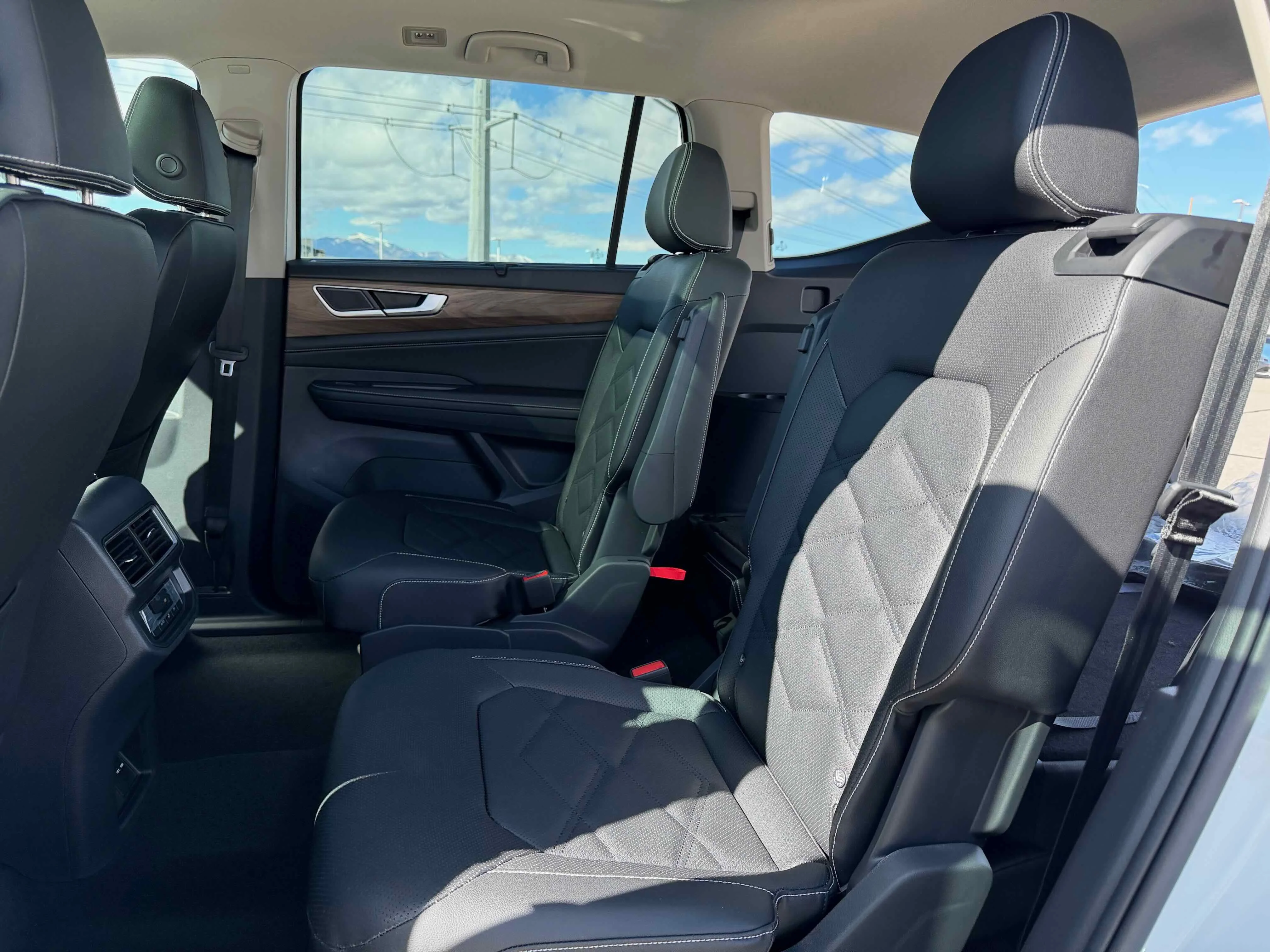 New 2026 Opal White Volkswagen 2.0T SE w/Technology image 27