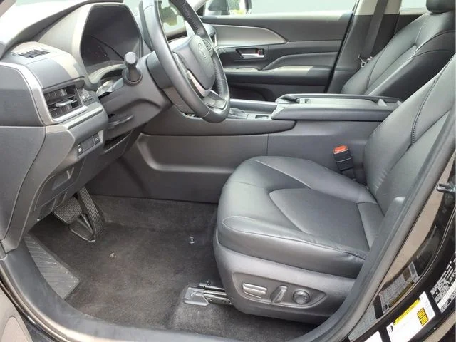 Used 2025 Black Toyota XLE image 20
