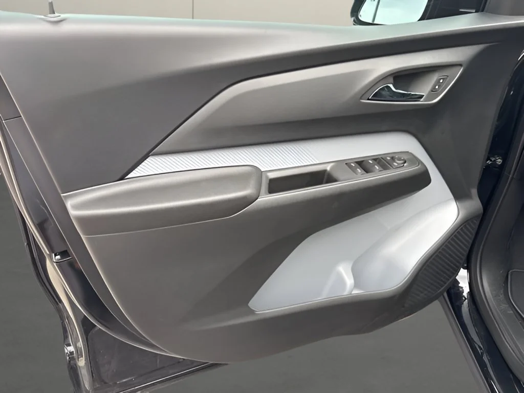 New 2027 Mosaic Black Metallic Chevrolet LT image 9