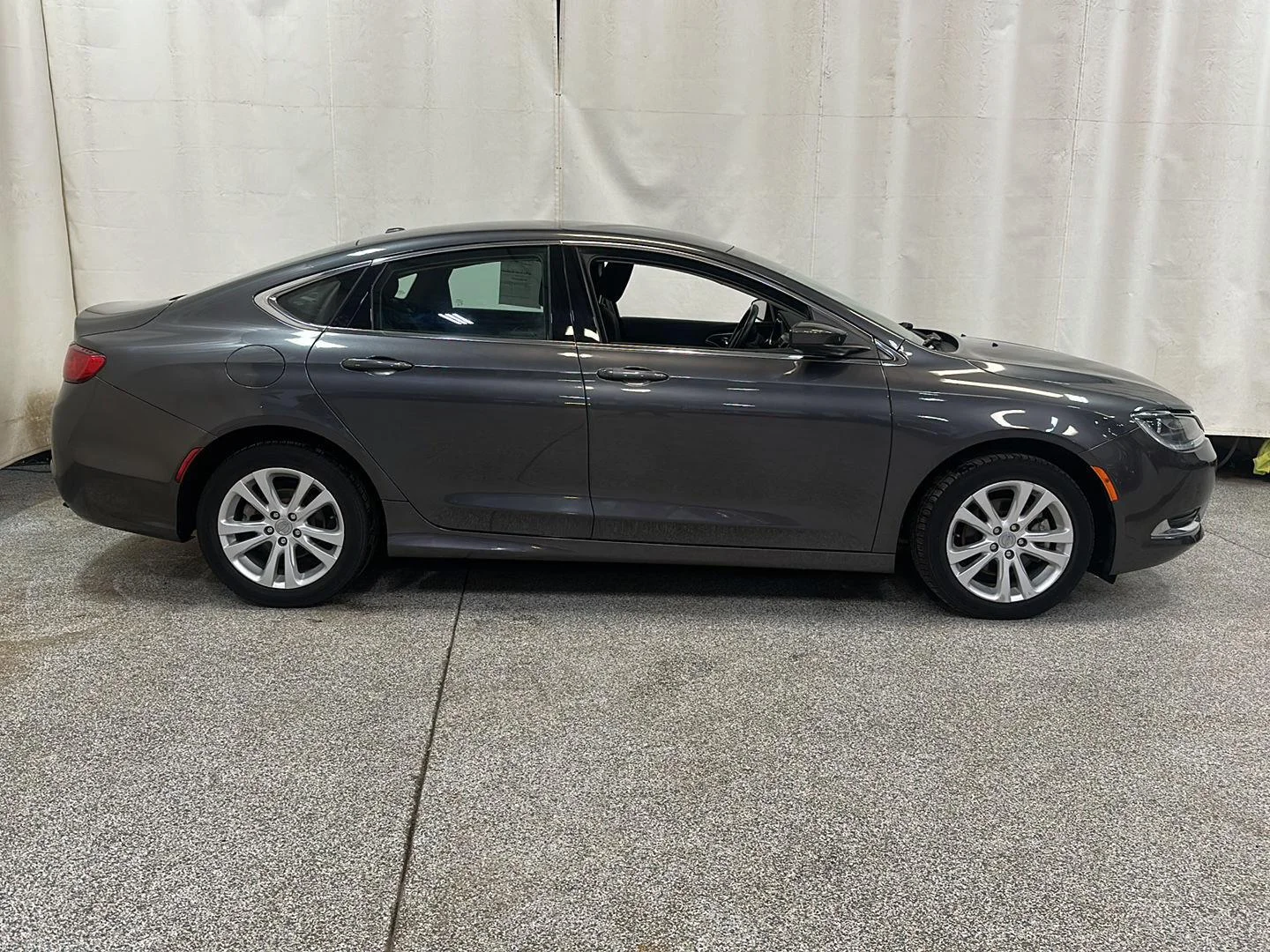 Used 2016 Granite Crystal Metallic Clearcoat Chrysler Limited image 6