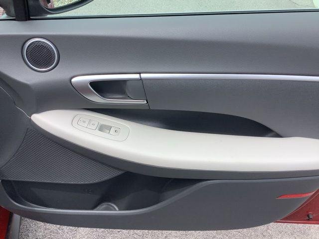 2025 Hyundai Sonata SE - Photo 11