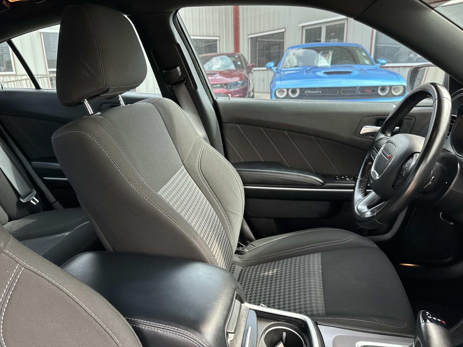 Used 2023 Pitch Black Clearcoat Dodge SXT image 10