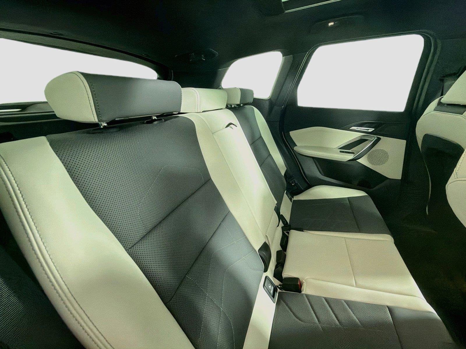 New 2026 Mineral White Metallic BMW xDrive28i image 26