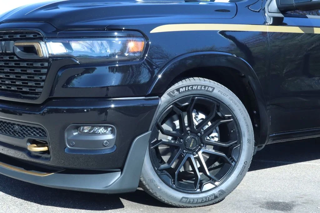 New 2026 Diamond Black Crystal Pearl-Coat Exterior Paint Ram Big Horn/Lone Star image 4