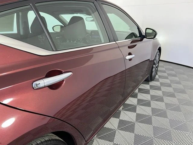 Used 2025  Nissan 2.5 SV image 9