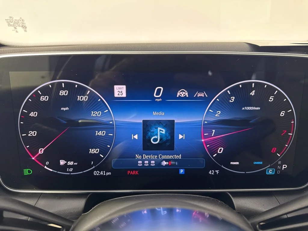 New 2026 White Mercedes-Benz GLC 300 image 33