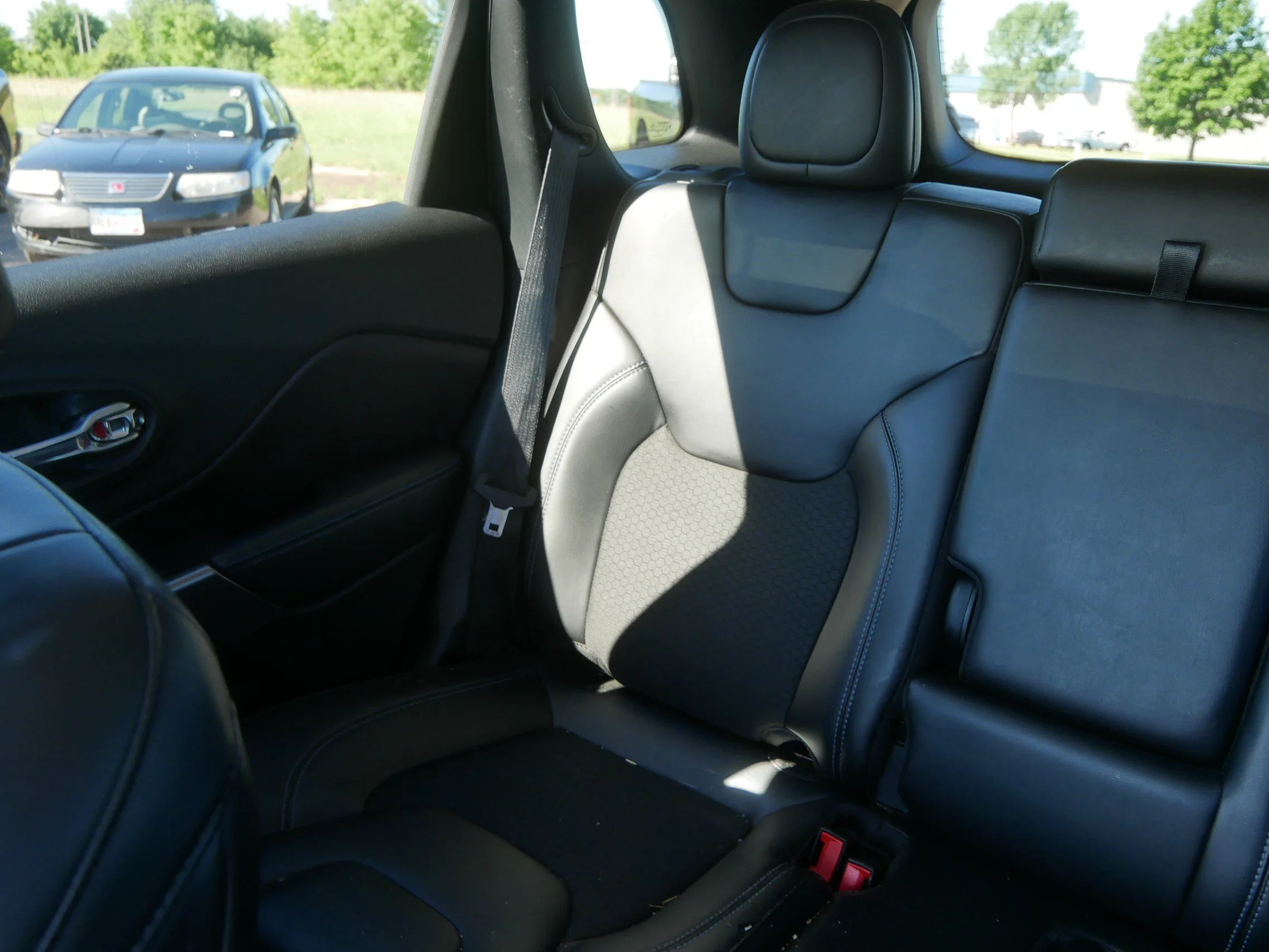 Used 2020 Velvet Red Pearlcoat Jeep Latitude Plus image 12