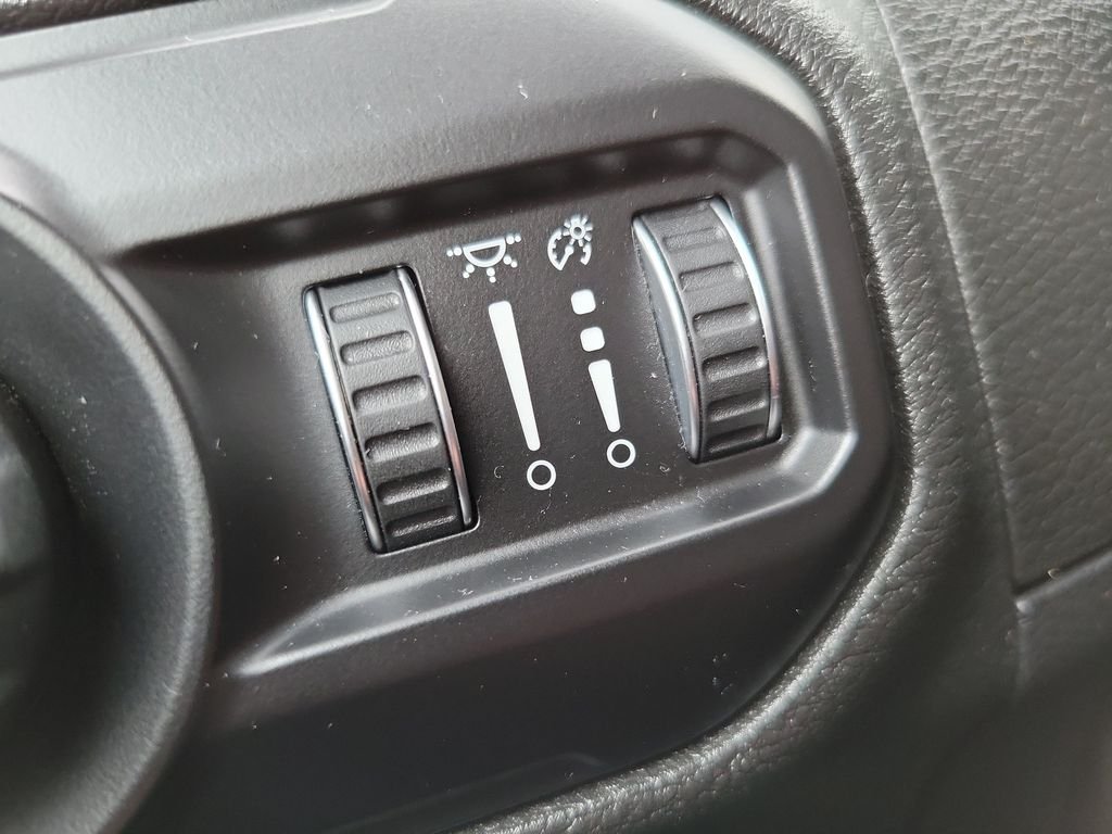 Used 2020 Green Jeep Sport image 12