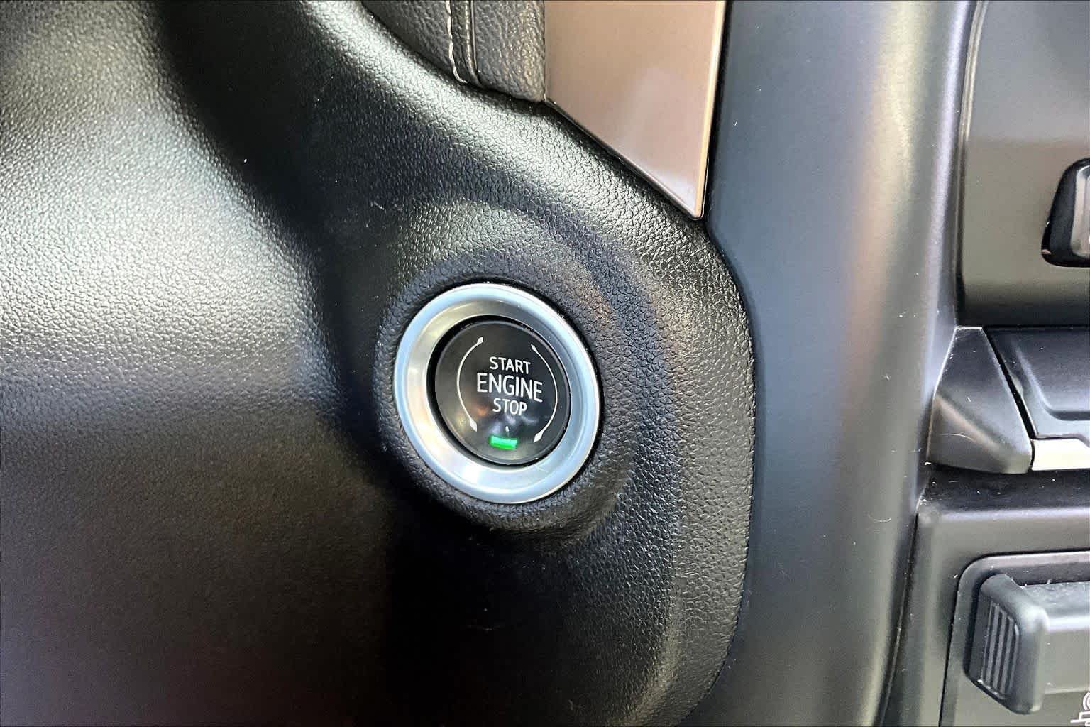 Used 2022 Iridescent Pearl Tricoat Chevrolet High Country image 35