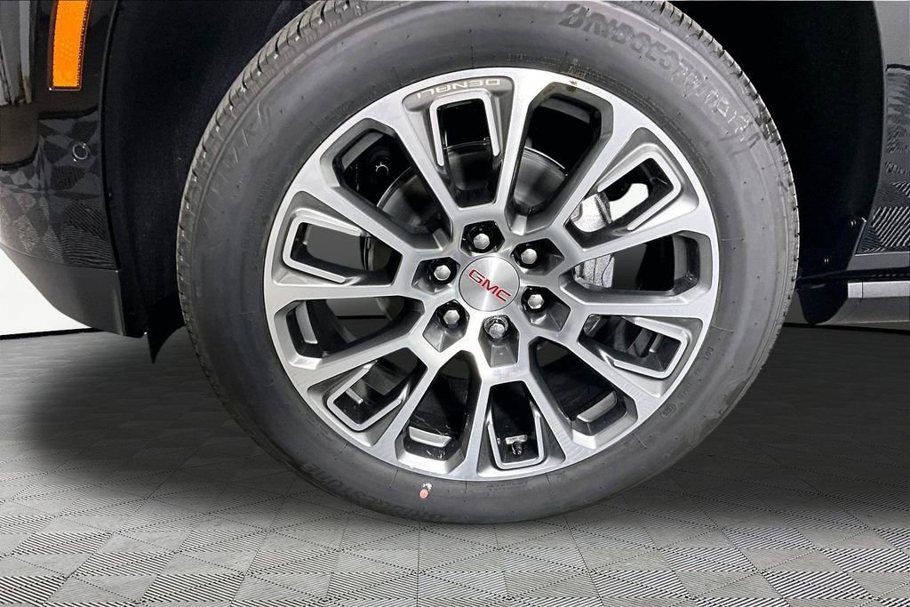 2026 GMC Yukon XL Denali - Photo 13