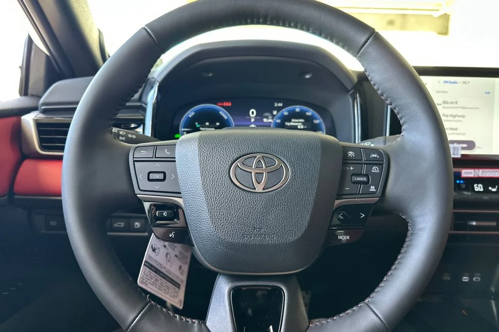 New 2026 Wind Chill Pearl with Midnight Black Metallic roof <sup>1</sup> Toyota  XSE image 22
