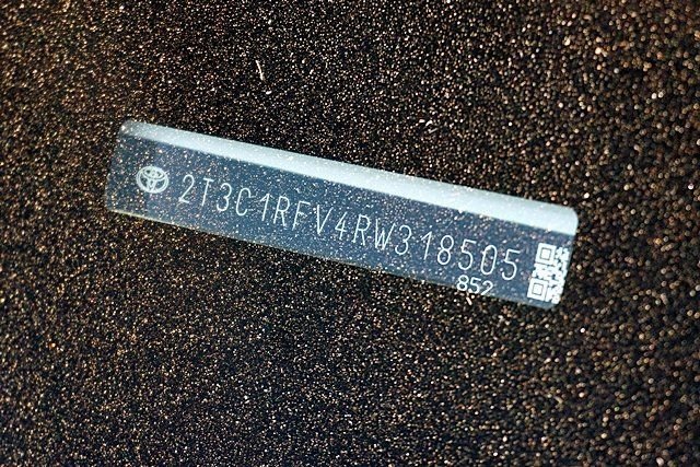 Used 2024 Beige Toyota XLE Premium image 33