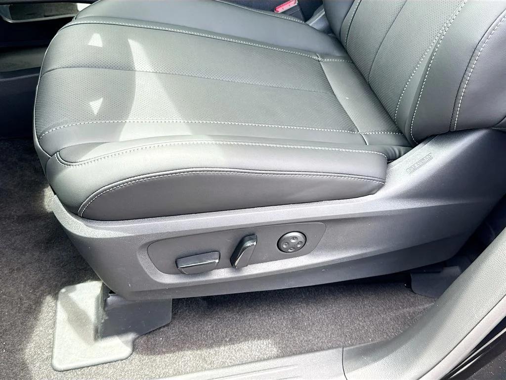 New 2027 MINERAL BLACK INFINITI Luxe FWD image 20