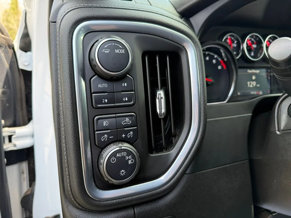 Used 2021 White Chevrolet RST image 17