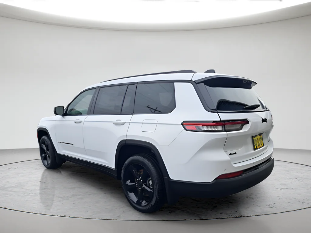 New 2025 Bright White Clear-Coat Exterior Paint Jeep Limited image 3