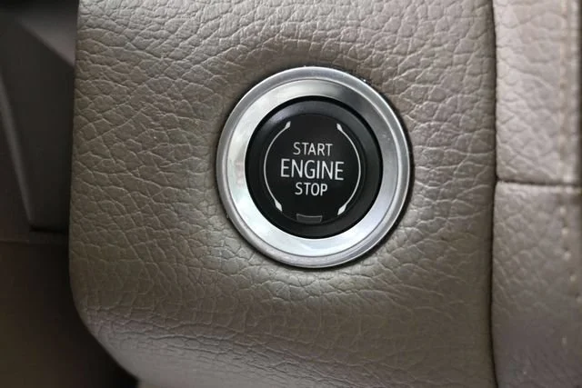 Used 2021 WHITE FROST TRICOAT GMC Denali image 20