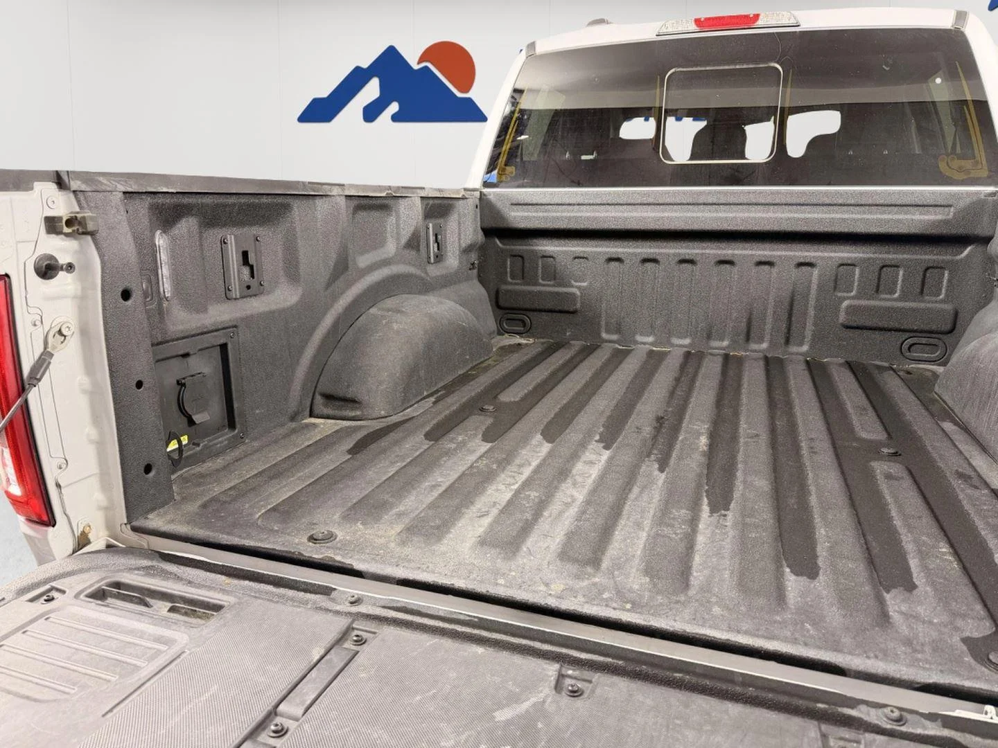 Used 2022 Space White Ford LARIAT image 8