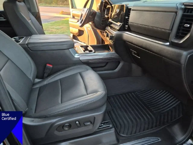 Used 2025 Black Chevrolet LTZ image 35