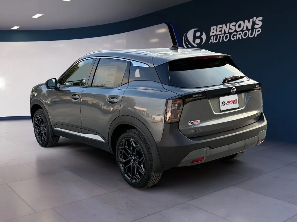 New 2027 Gray Nissan SR image 3
