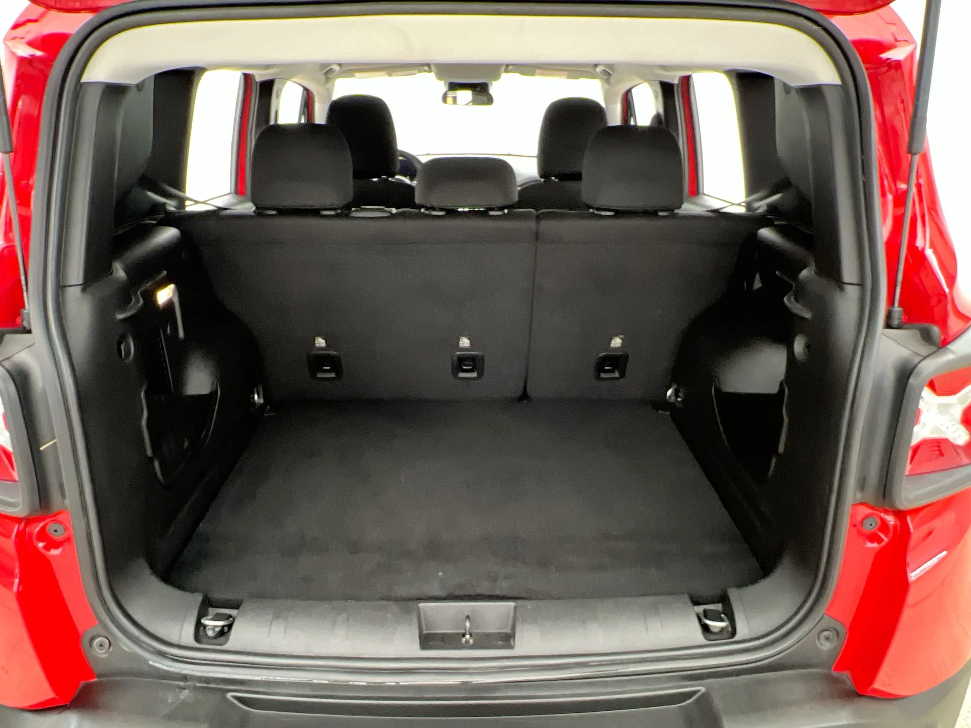 Used 2023 Red Jeep Latitude image 37