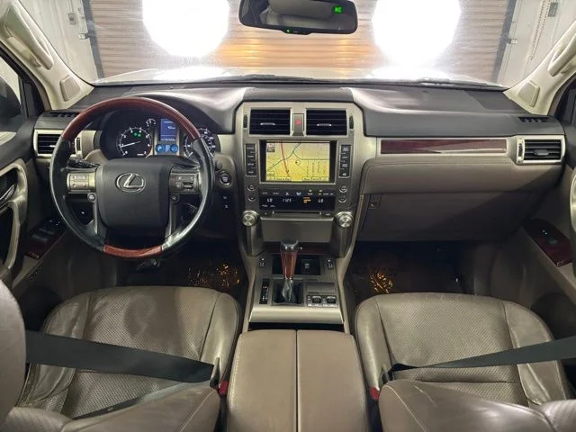 Used 2010 White Lexus 460 image 16