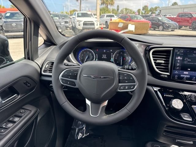 2026 Chrysler Pacifica Select - Photo 21