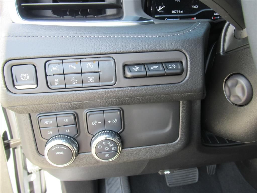 Used 2024 White GMC Denali image 22