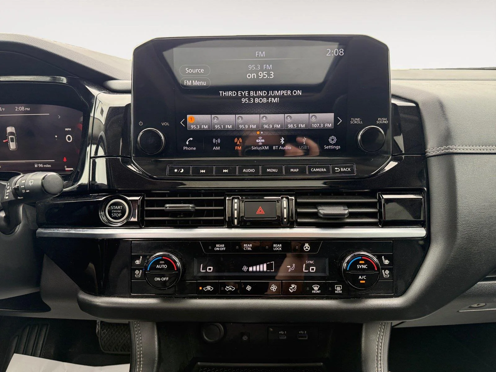 Used 2023  Nissan Platinum image 14