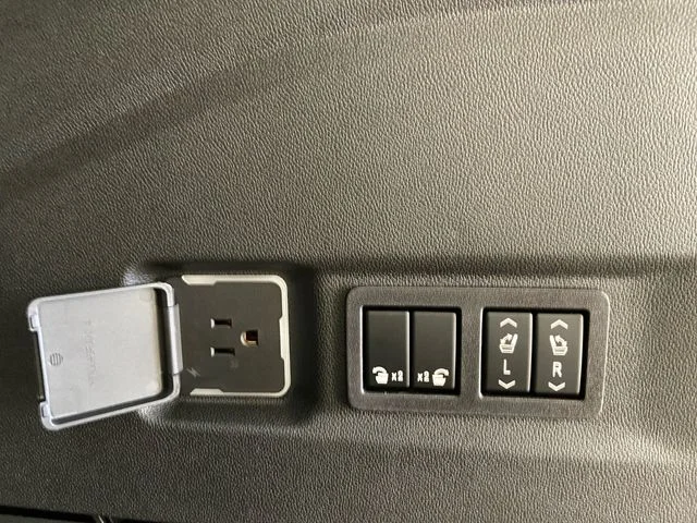 New 2026 White GMC Elevation image 22