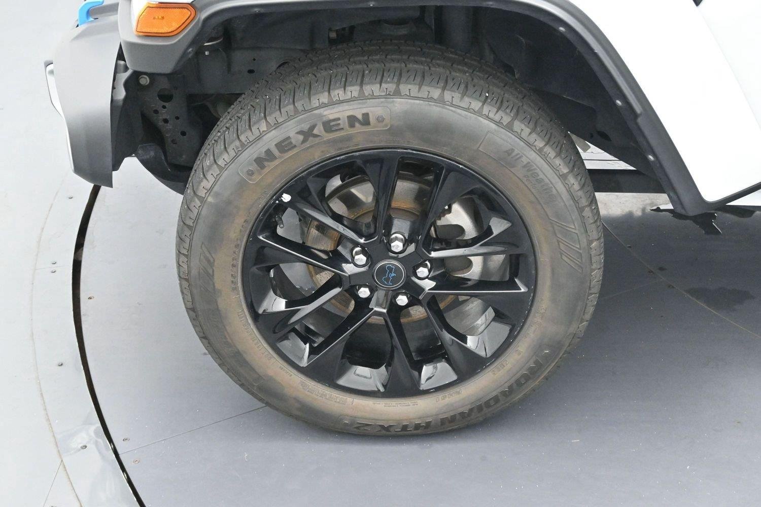Used 2024 Bright White Clearcoat Jeep Sahara image 31