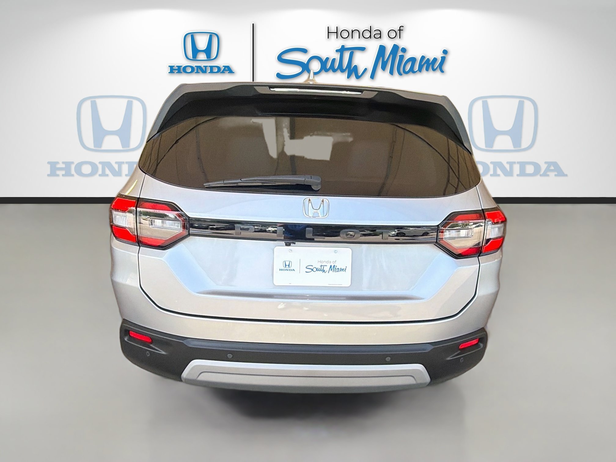 Certified Used 2025 Lunar Silver Metallic Honda 2WD EX-L image 6
