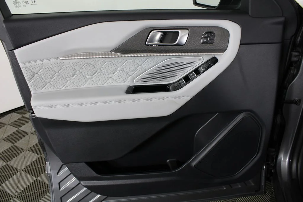 2026 Ford Explorer Platinum - Photo 12