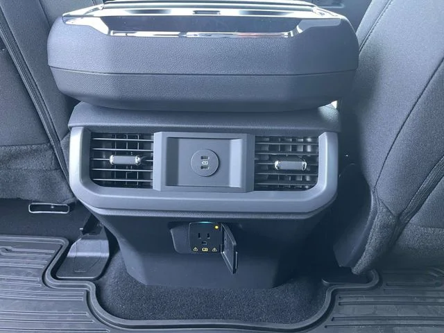 New 2026 Iconic Silver Metallic Ford XLT image 7
