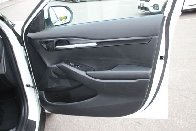Used 2024 White Kia LX image 12
