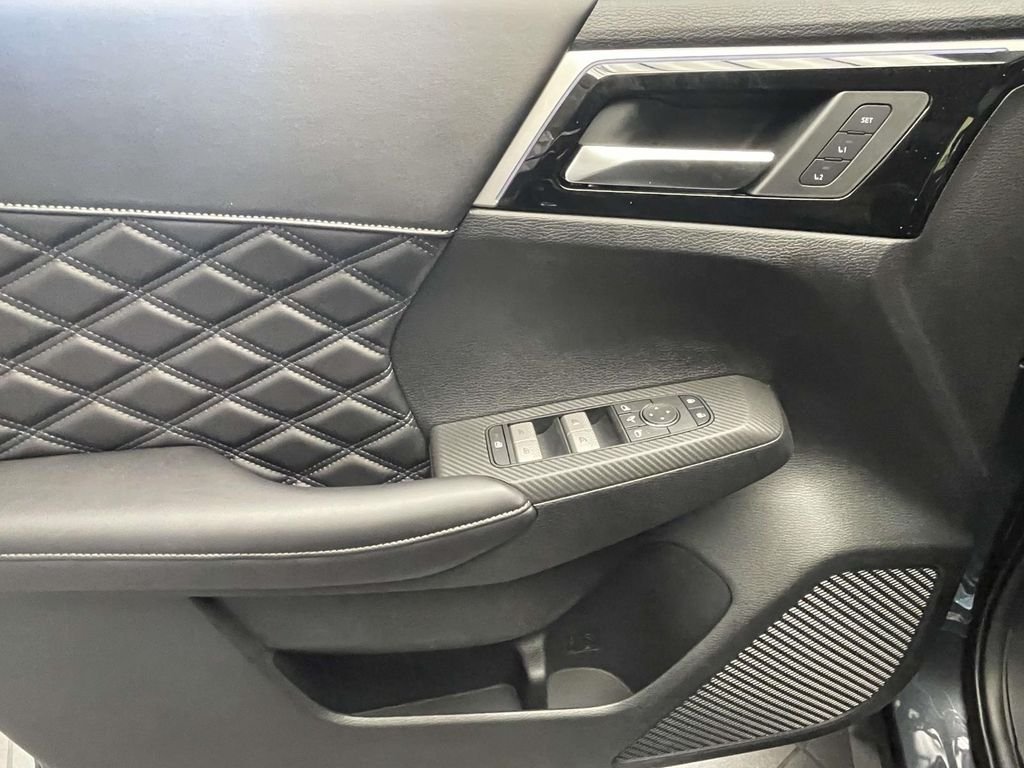 New 2026 Gray Nissan Platinum image 19