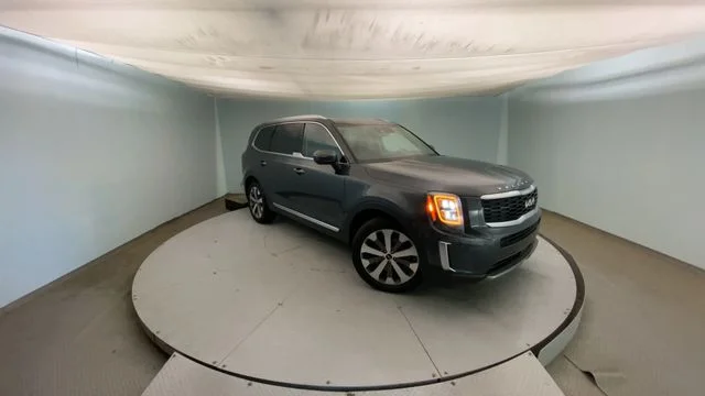 Used 2022 Gray Kia EX image 4