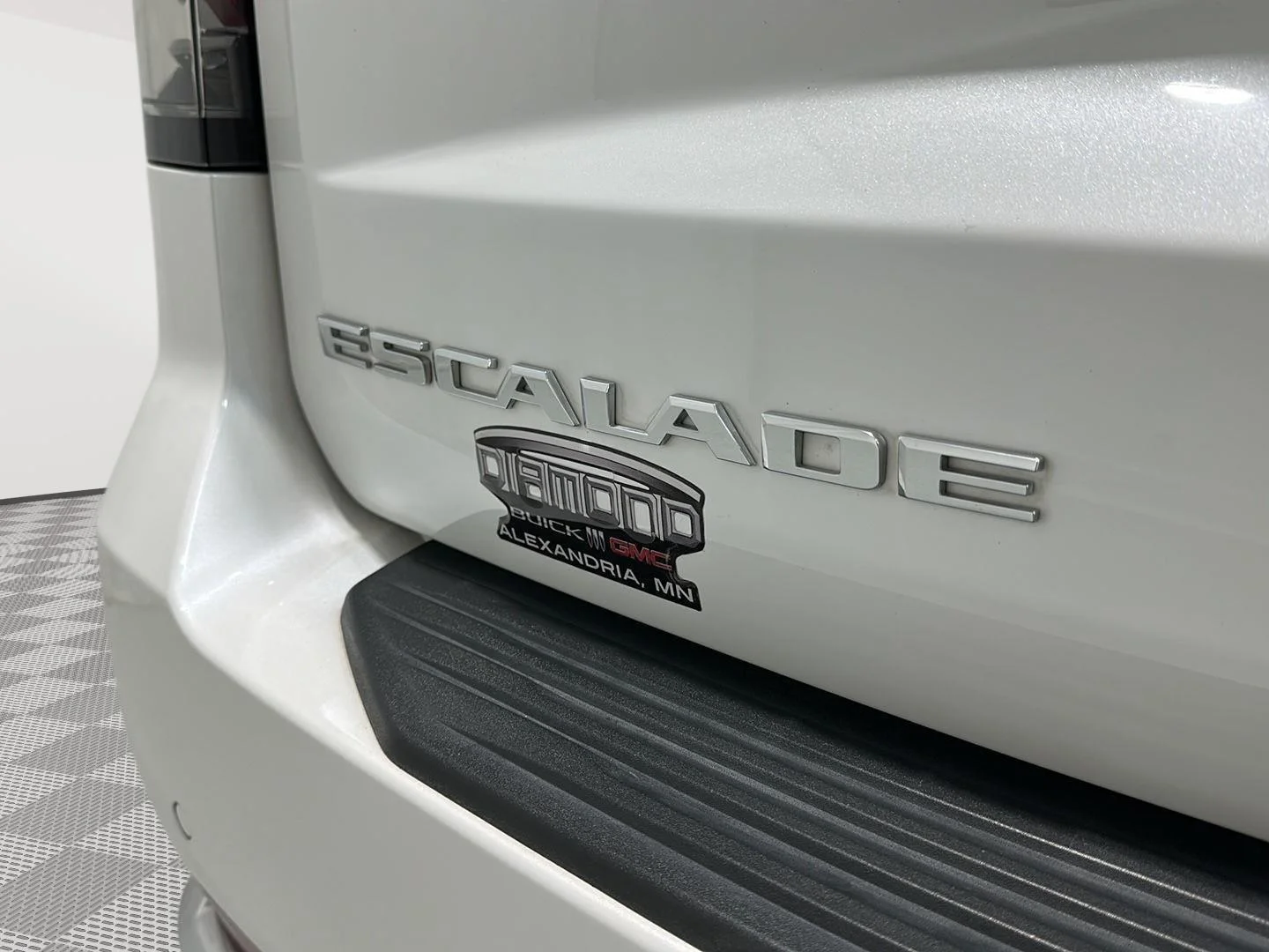 Used 2024 Crystal White Tricoat Cadillac Premium Luxury image 31