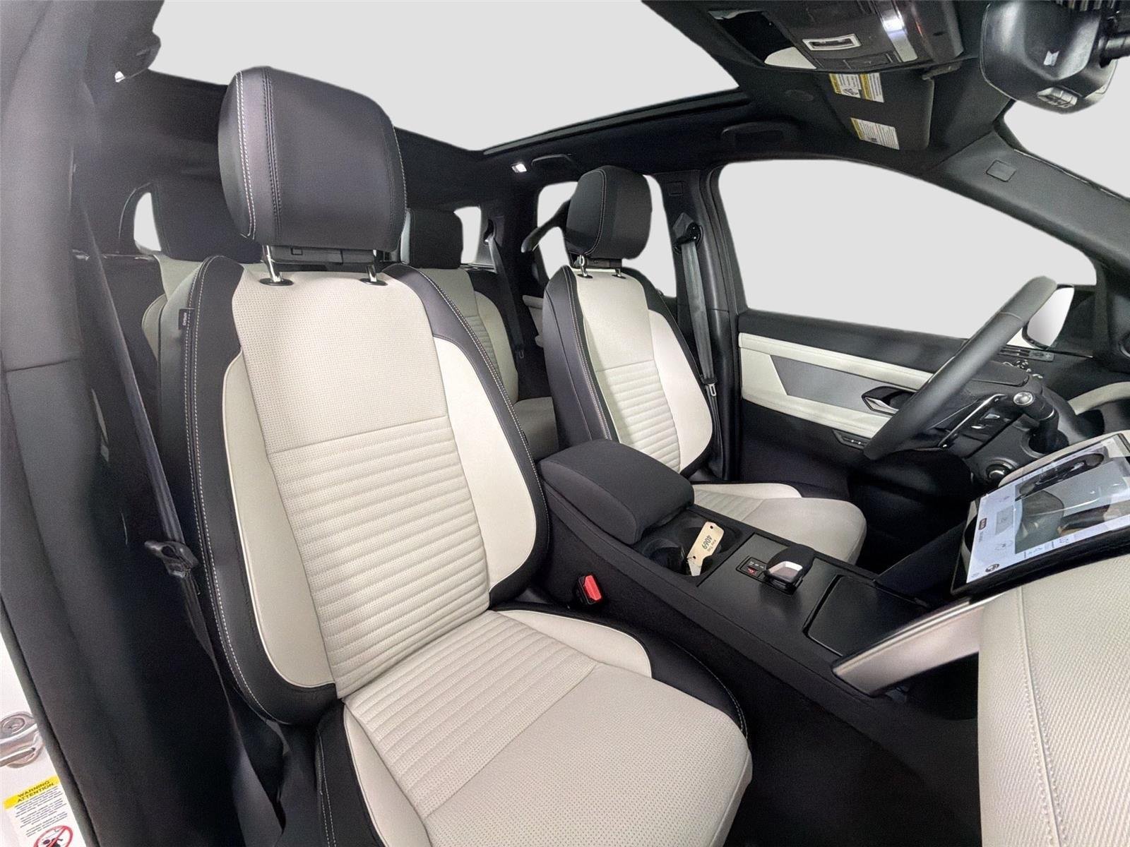 New 2026 Fuji White LAND ROVER  image 27